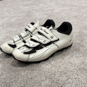 Pearl Izumi White and Black Women's Cycling Shoes with Triple Strap